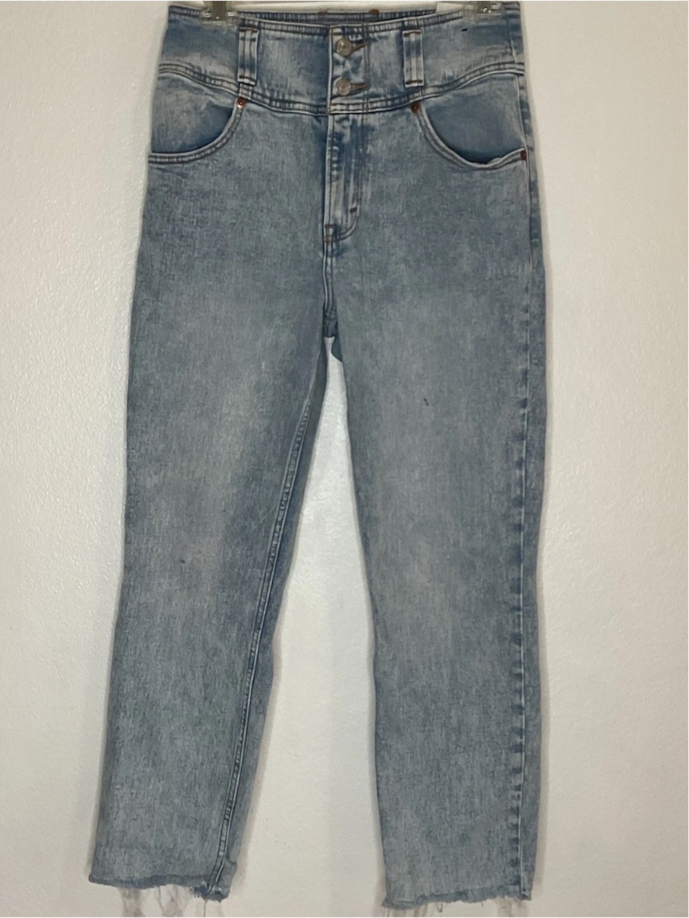 Abercrombie & Fitch Ultra Hi-Rise Mom Jeans Acid Raw Hem